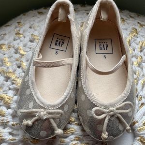 NWOT Baby Gap gold ballet flats